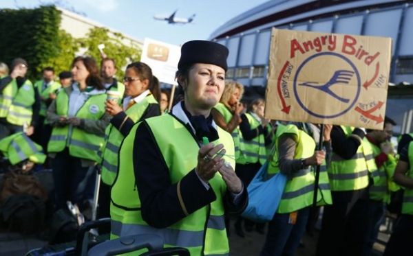 Lufthansa cabin crew strike again