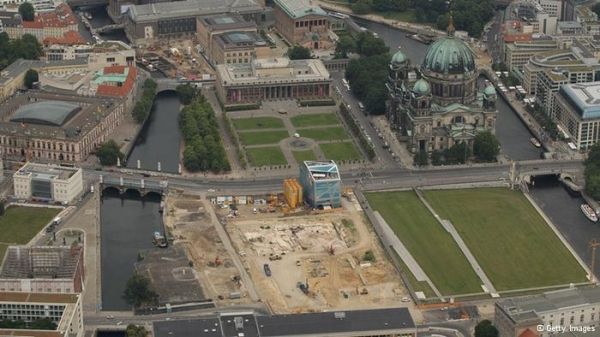 Berlin Palace gets cornerstone