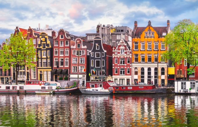 Amsterdam bans Airbnb rentals to tourists