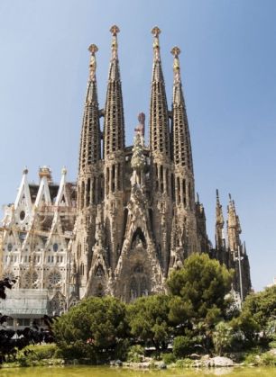 Barcelona remains hot tourist spot - image 2