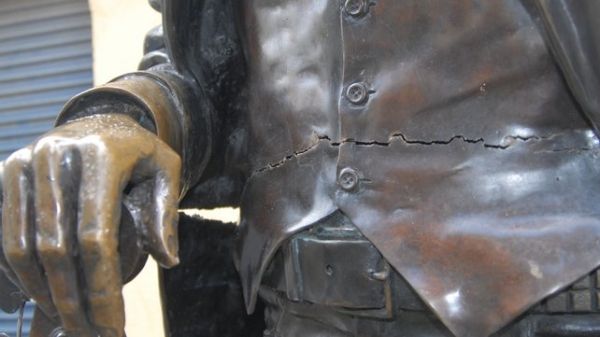 Dublin’s Phil Lynott statue vandalised - image 2