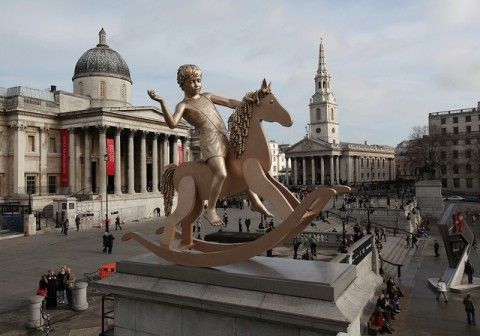 Blue cock in Trafalgar Square - image 4