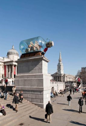 Blue cock in Trafalgar Square - image 2