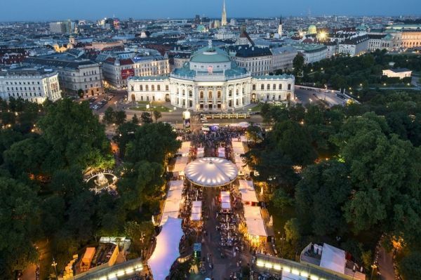 Music Film Festival at the Rathausplatz - image 2